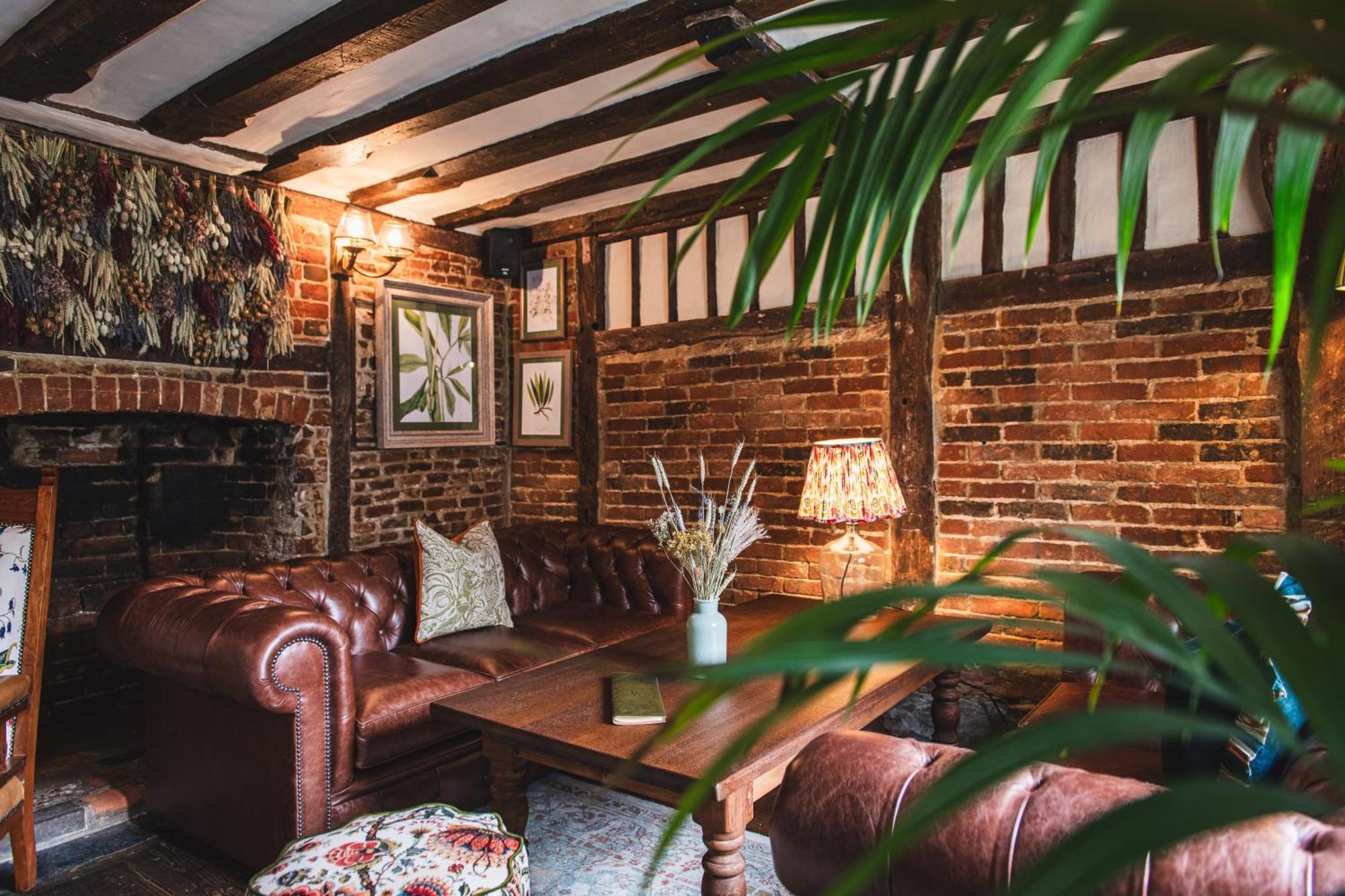Bel And The Dragon-Odiham Hotel Екстериор снимка