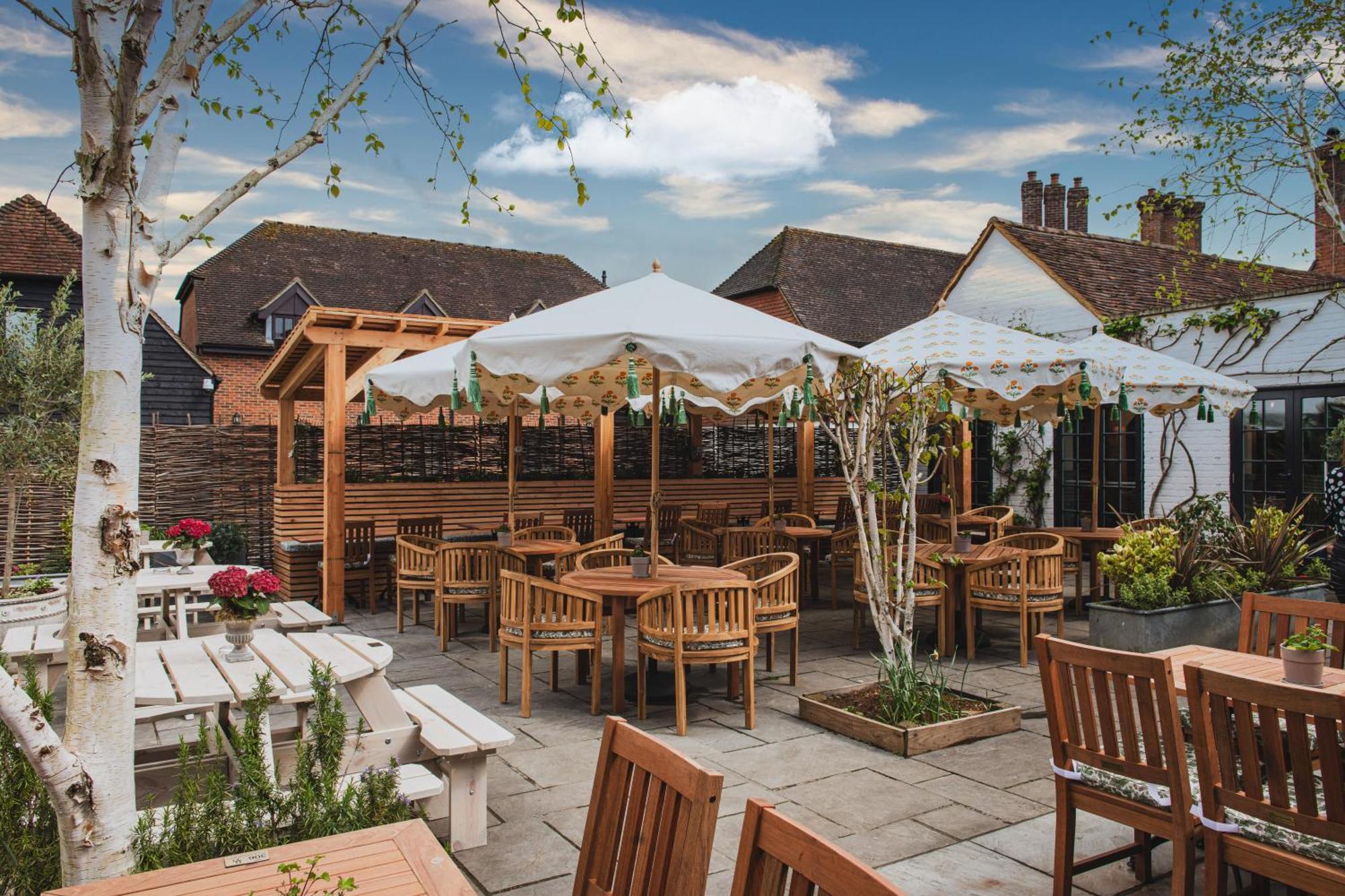 Bel And The Dragon-Odiham Hotel Екстериор снимка