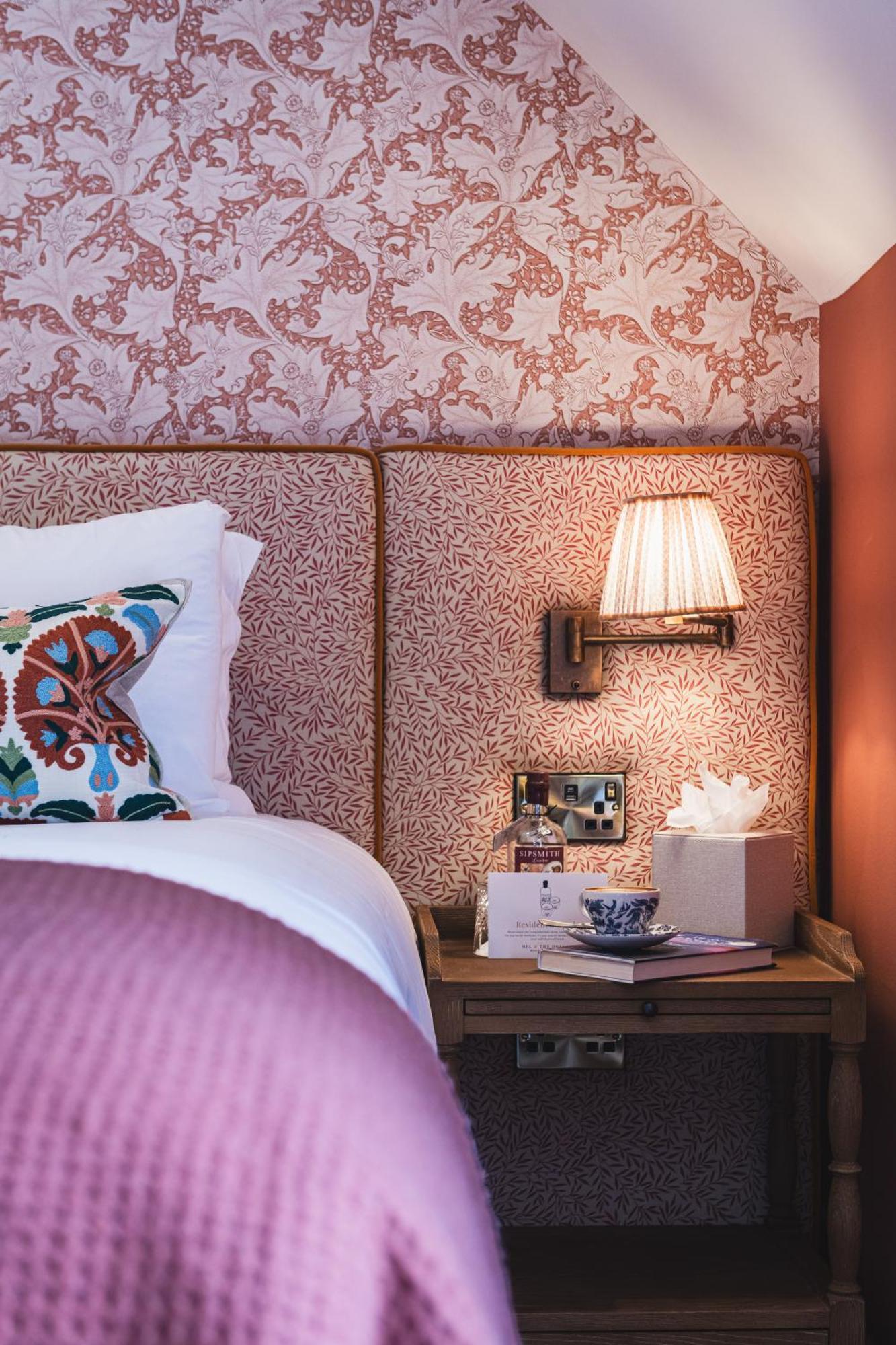 Bel And The Dragon-Odiham Hotel Екстериор снимка