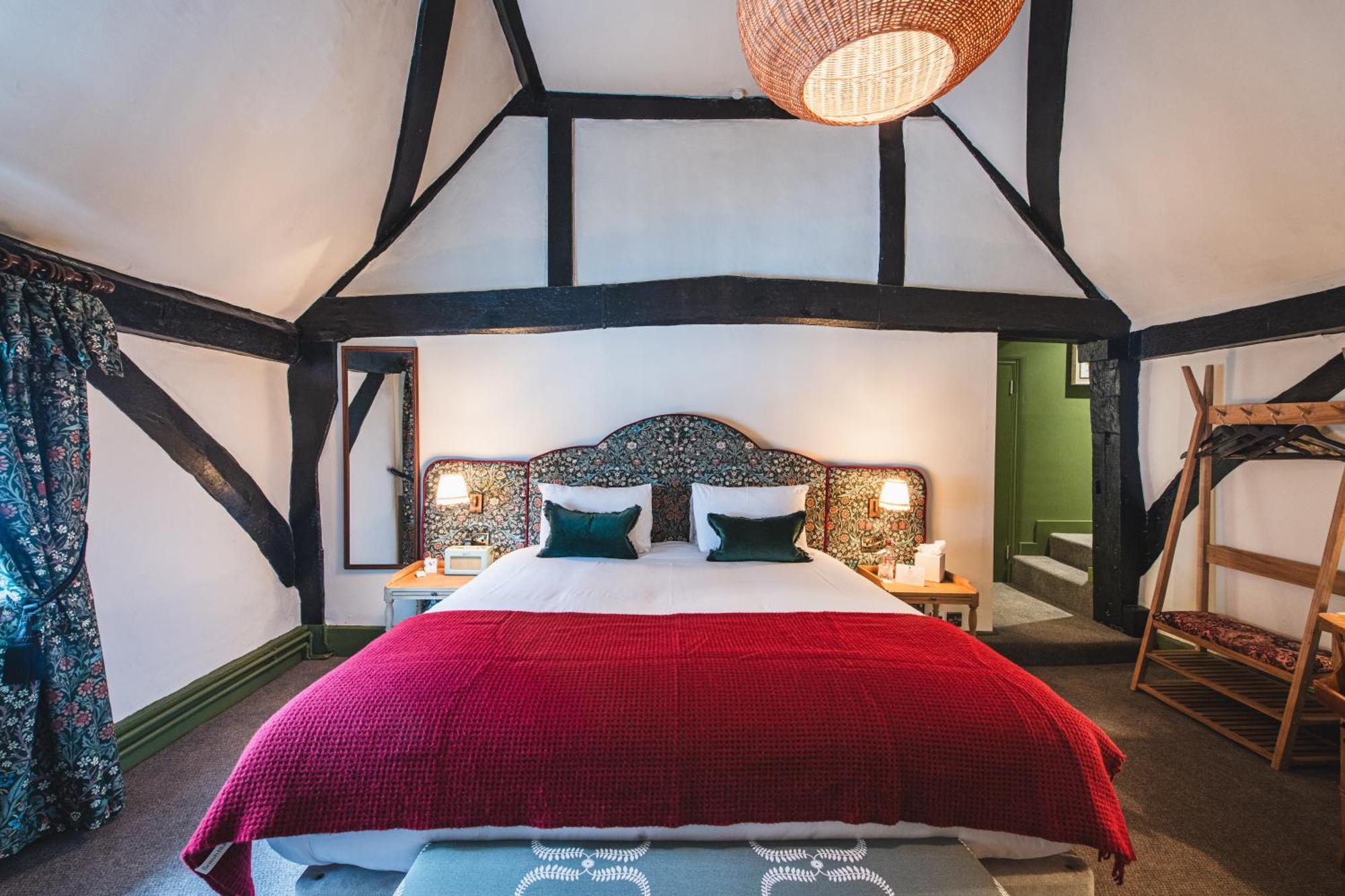 Bel And The Dragon-Odiham Hotel Екстериор снимка