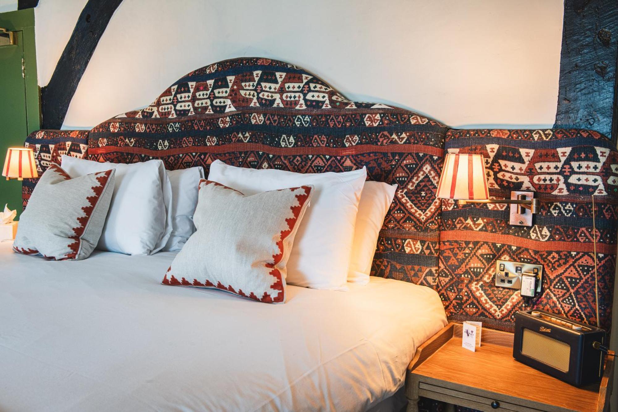 Bel And The Dragon-Odiham Hotel Екстериор снимка