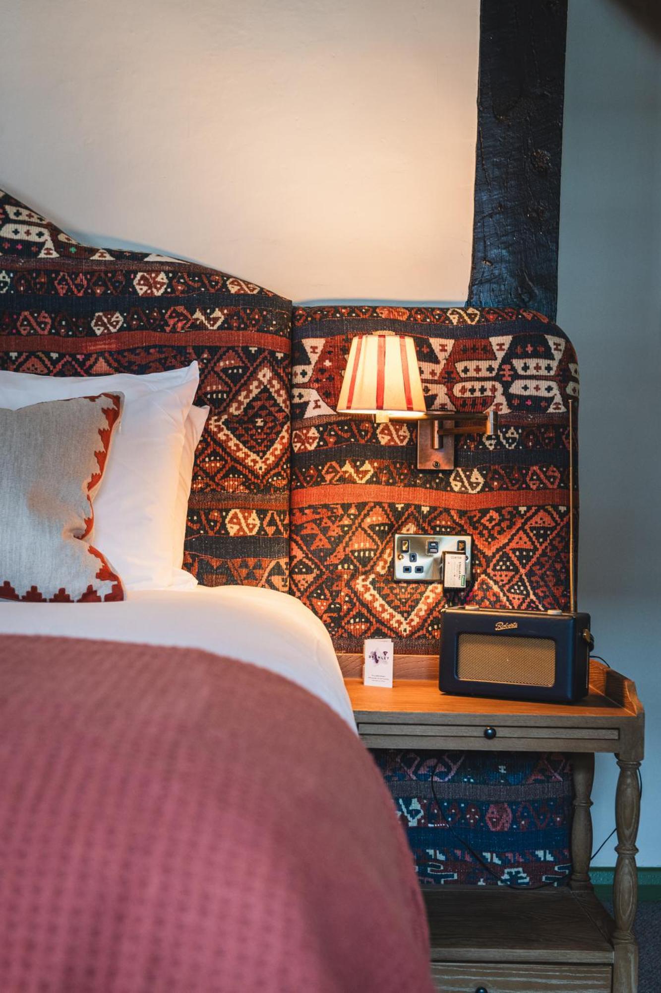 Bel And The Dragon-Odiham Hotel Екстериор снимка