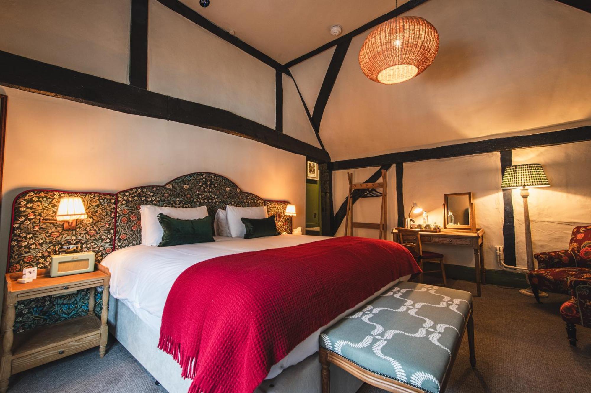 Bel And The Dragon-Odiham Hotel Екстериор снимка