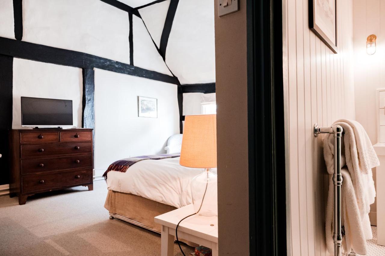 Bel And The Dragon-Odiham Hotel Екстериор снимка